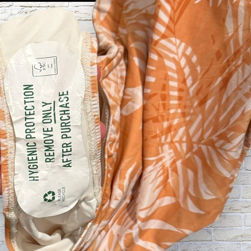 Nwt Nip Tuck Multi-Fit Cup Peach And White Swimsu… - image 5